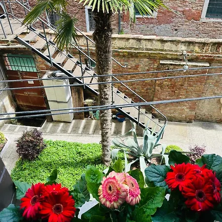 Queen Venice Apartment-3